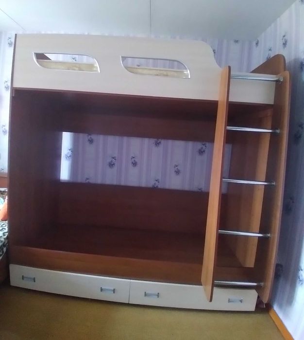 Кровать двухъярусная