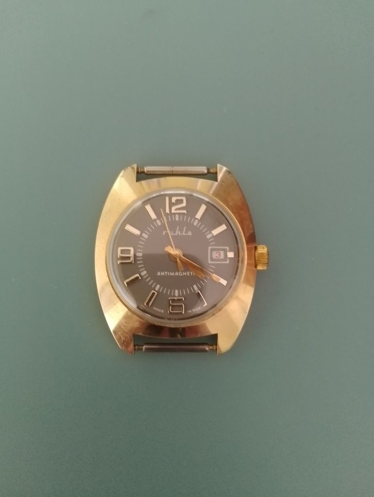 Часовник Ruhla antimagnetic