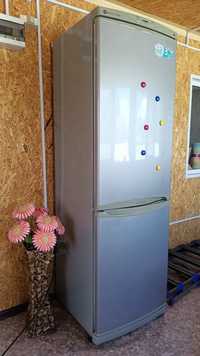 Холодильник марки LG двухкамерный