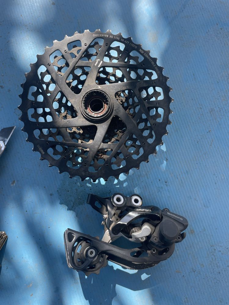 Обтегач е венец за верига на колело XT. Shimano deore sram