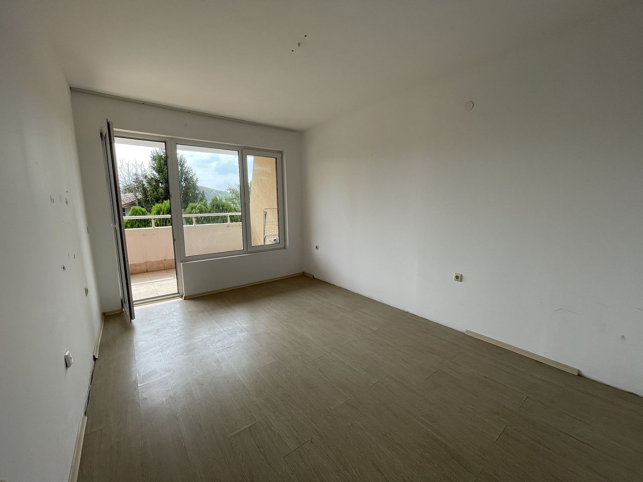 Продава се Двустаен апартамент в Каварна - 91 кв.м за 549 €/кв.м - Снимка #8