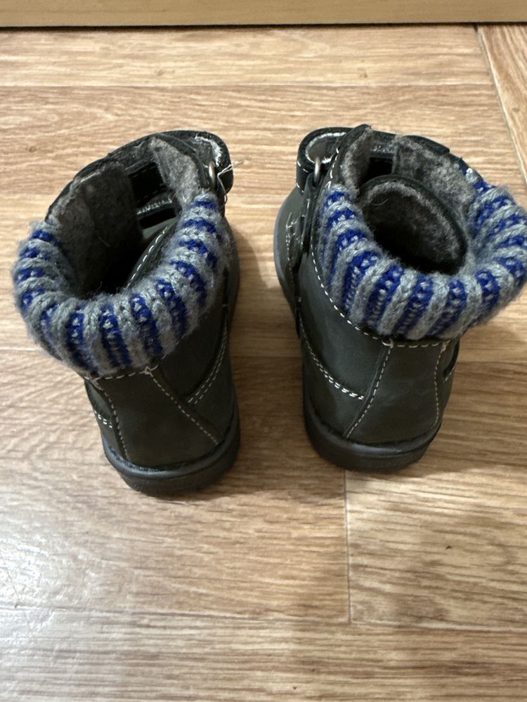 Продам ботинки детские