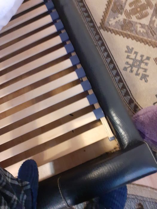 Pat dimensiunea 140/200  din piele