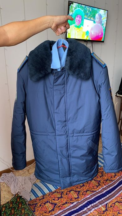 Военный бушлат и свитер