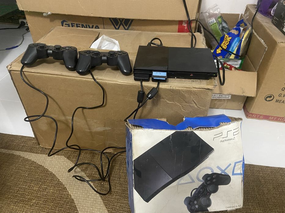 Продается игровая приставка Sony Плайстатион PS2