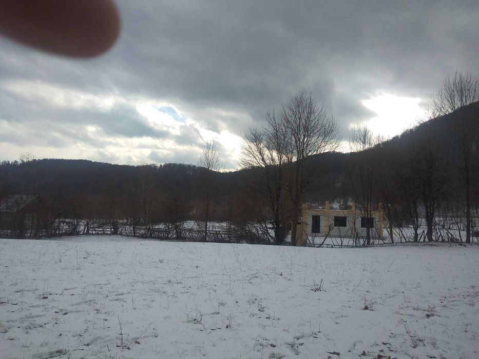 Terenuri  ptr casa/cabana zone munte parcelabile,  de la 1,8-11 euro