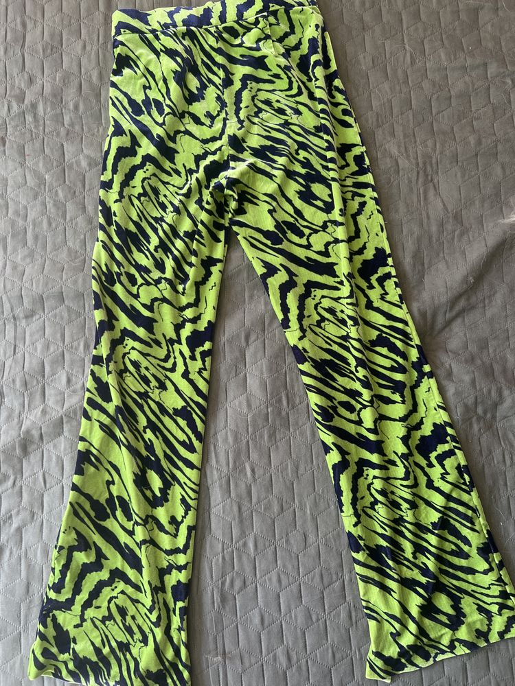 Зелен панталон с принт Zara