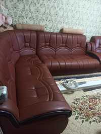Кожаный гостиный угловой диван по размером 220×320