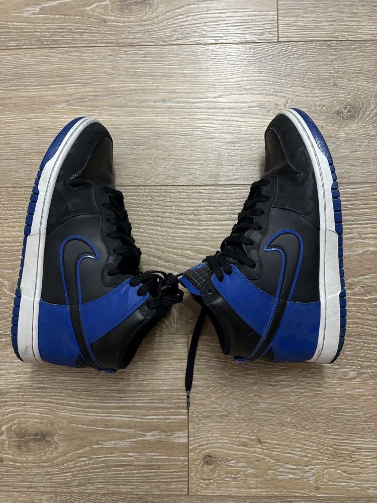 Nike dunk high.