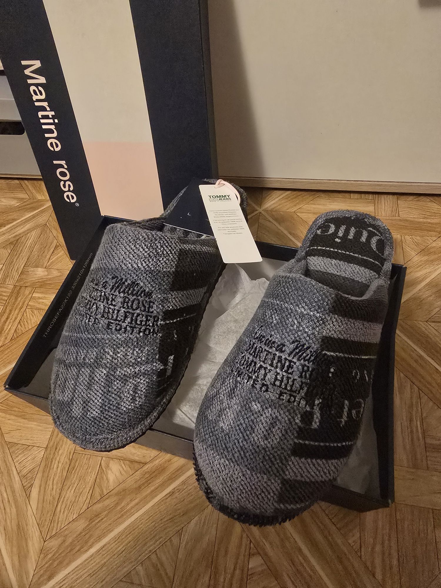 Papuci Tommy Hilfiger, noi cu eticheta