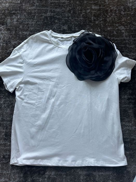 Tricou cu trandafir negru