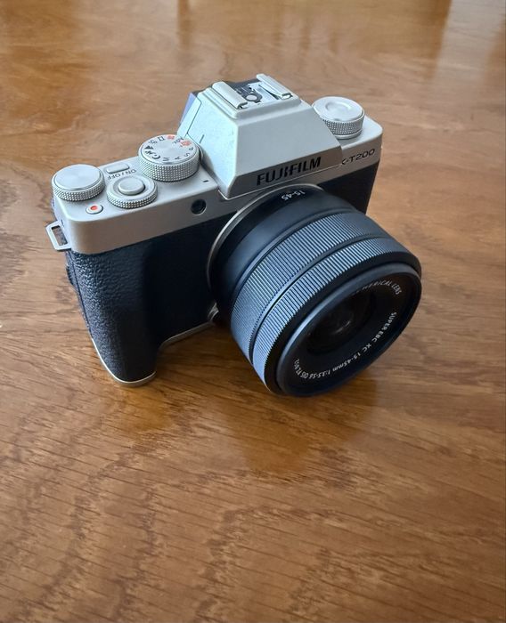 Camera foto avansata Fujifilm x t200 cu obiectiv 15-45 stare noua