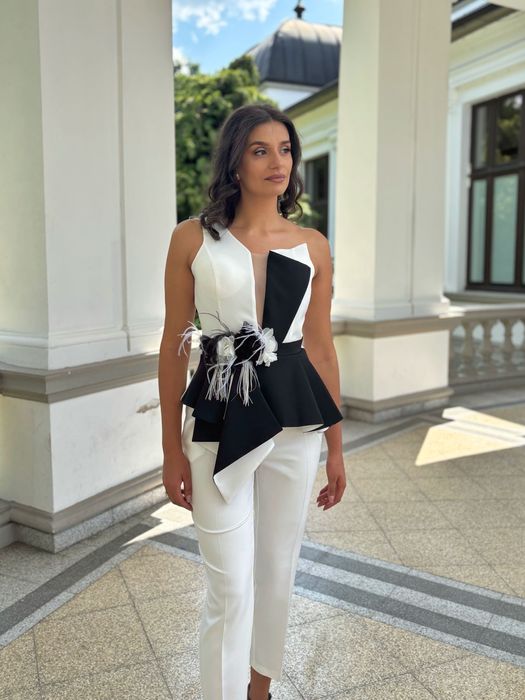Costum elegant alb cu negru
