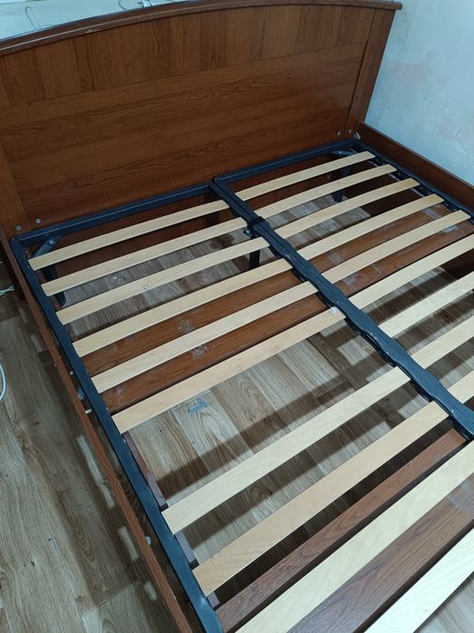 Продаётся двухспальная кровать