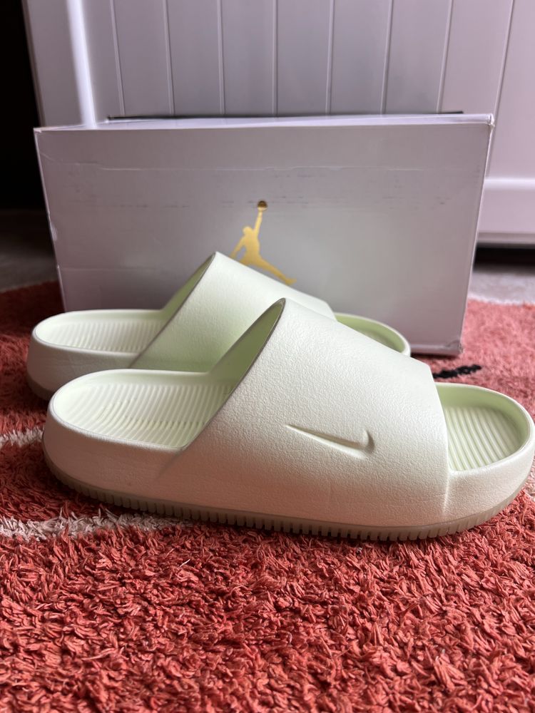 Летни и модерни чехли Nike