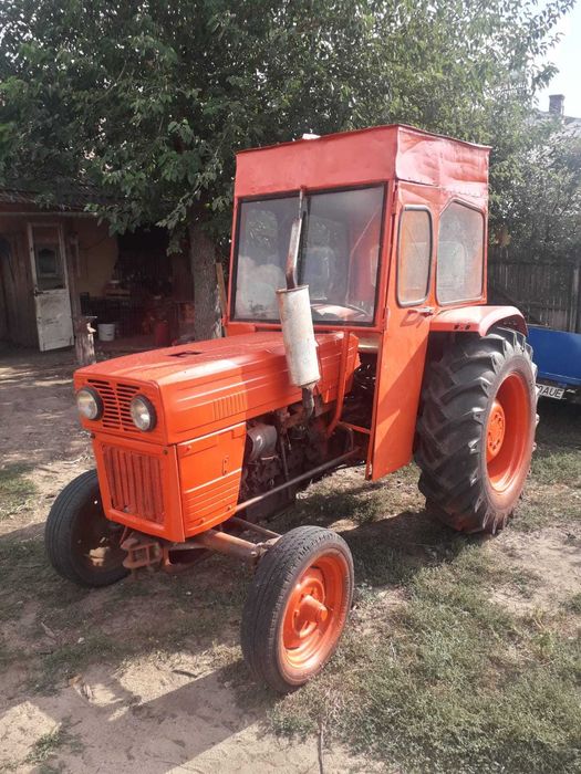 Tractor U445 cu plug 2 brazde – stare foarte bună