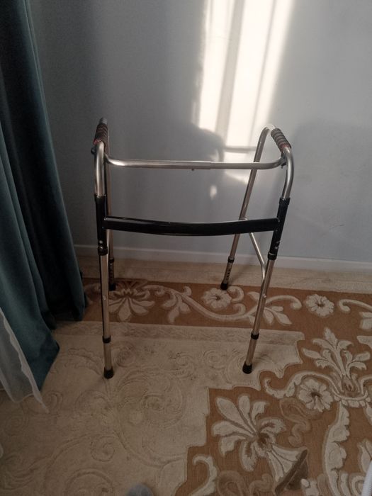 Ходунок для инвалидов хорошем состоянии