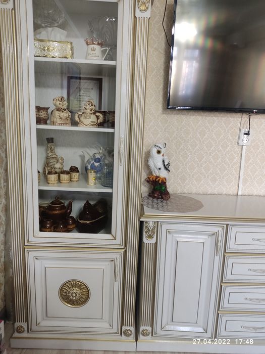 Шкаф горка для гостиной