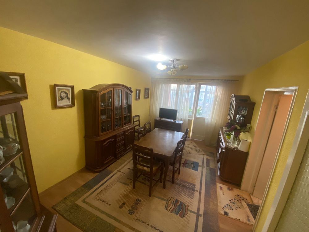 Apartament 4 camere vis a vis de Liceul Eminescu