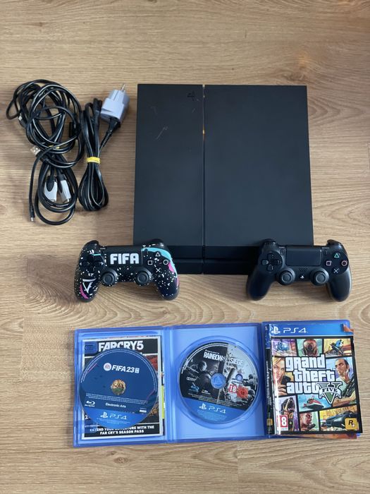 Consola PS4 ( Playstation 4) 500 GB + 2 Controllere + Jocuri Bonus