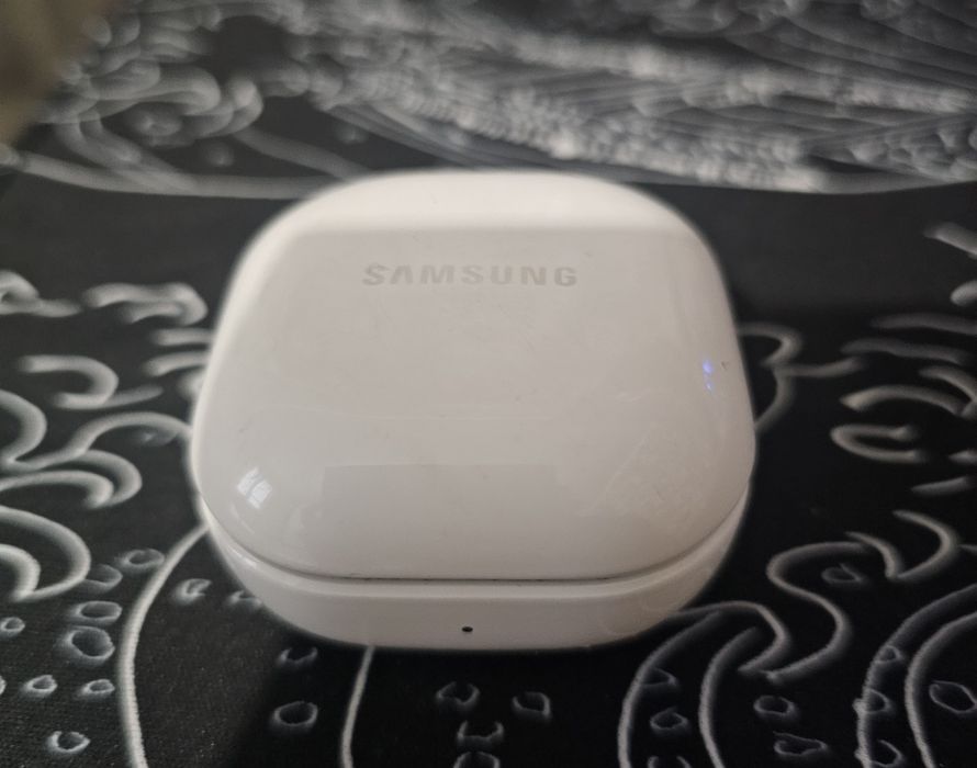 Продам Наушники galaxy buds 2