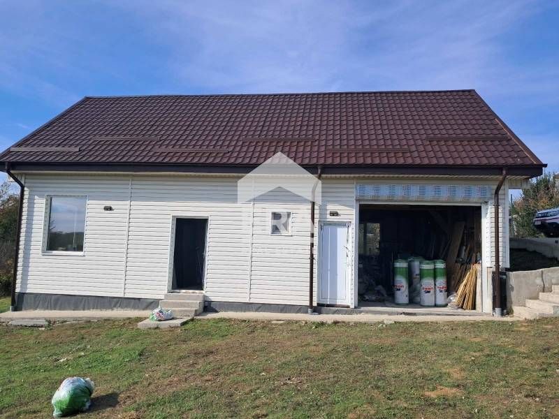 Двуетажна, ексклузивна, новопостроена къща за продажба, с гараж, допъл