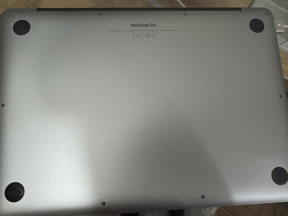 Macbook Pro 13’ A1502 256 gb 8 RAM 2.7Ghz i5