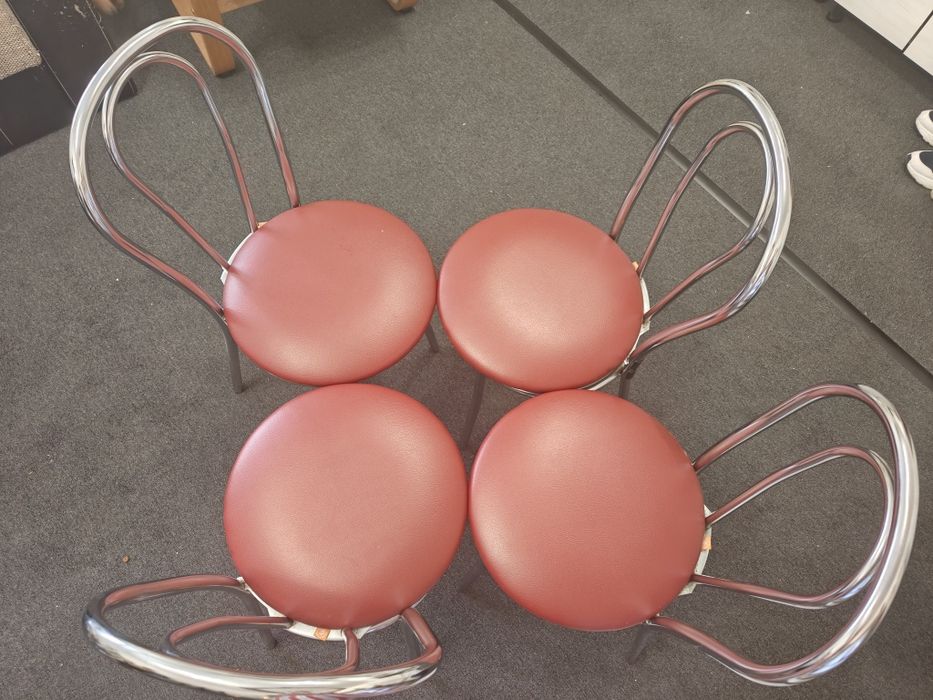 Set 4 scaune, tapițate. Oțel + imitație piele