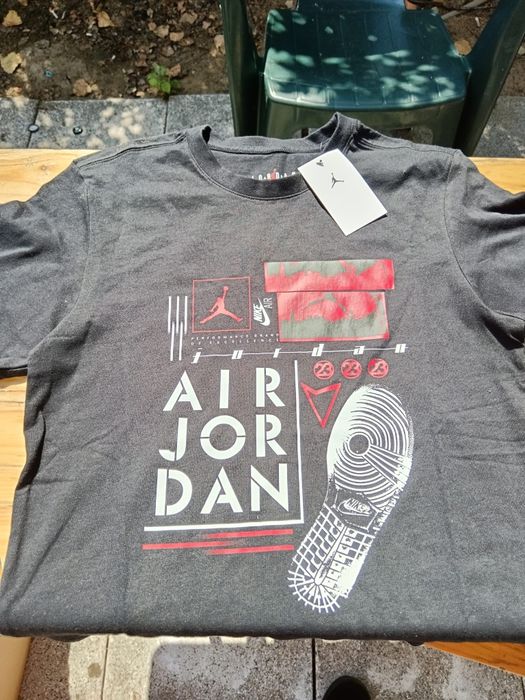 Tricou Jordan negru, rosu