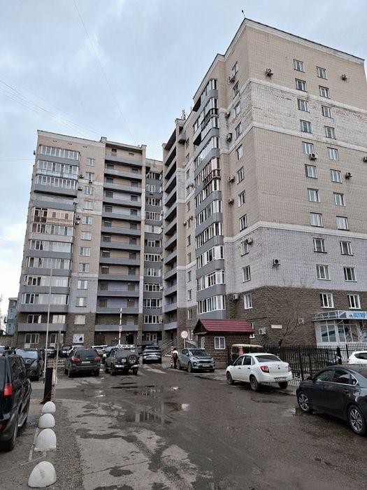 Большой магазин на Стрелке сдается в аренду.