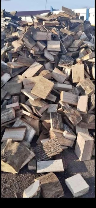 Vând lemne și deșeuri pentru foc
