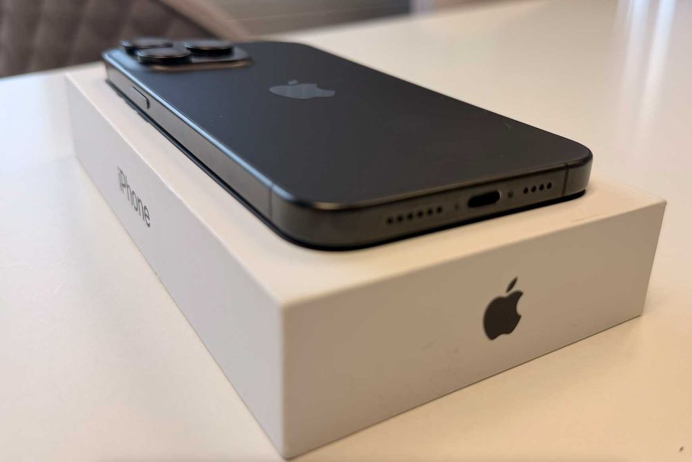 iPhone 15 Pro Max 256GB Titanium Black + Подарък 3 ПРЕМИУМ калъфи