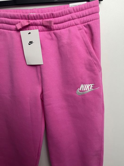 Розово долнище на Nike