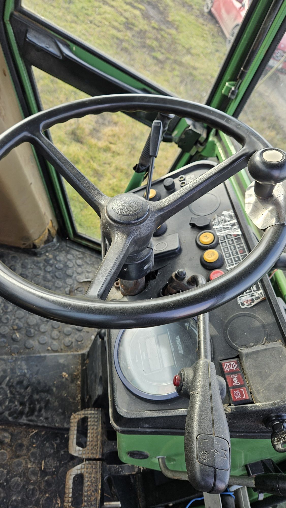 Tractor cu încărcător Fendt 311 LSA 115 CAI