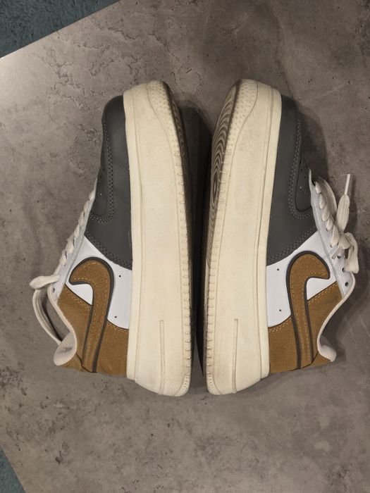 Adidasi Nike 39 gri cu crem, purtati o data, platforma