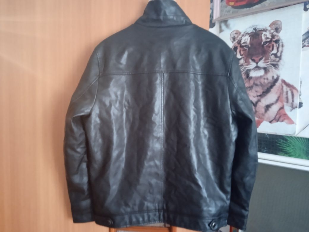 Продам куртку новую кожаная