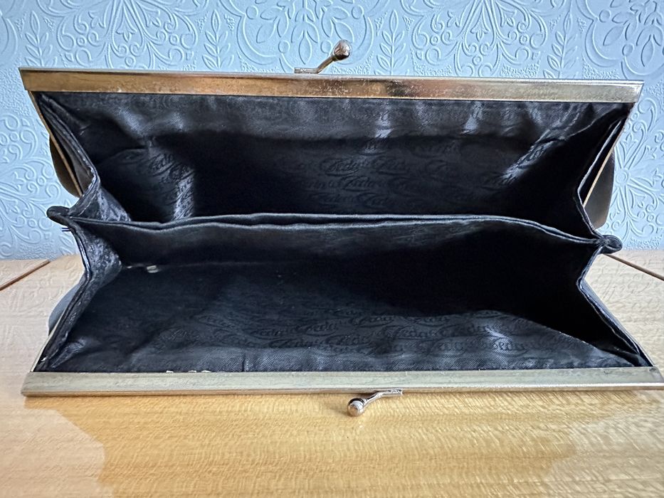 Черна чанта България