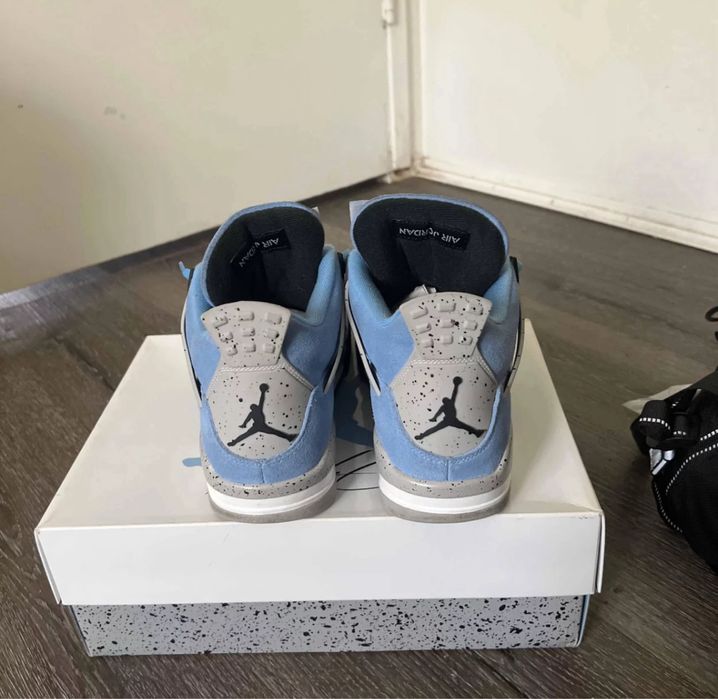 Air Jordan 4 University Blue
