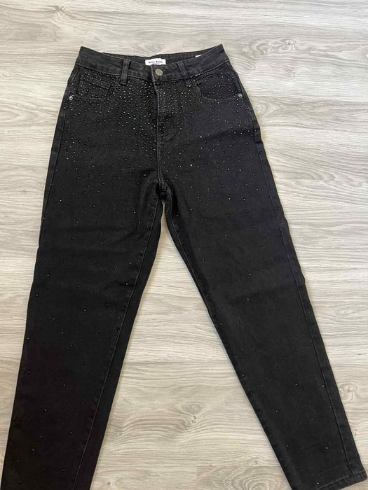 Чисто нови дамски дънки S/M – различни модели с камъни и ефекти