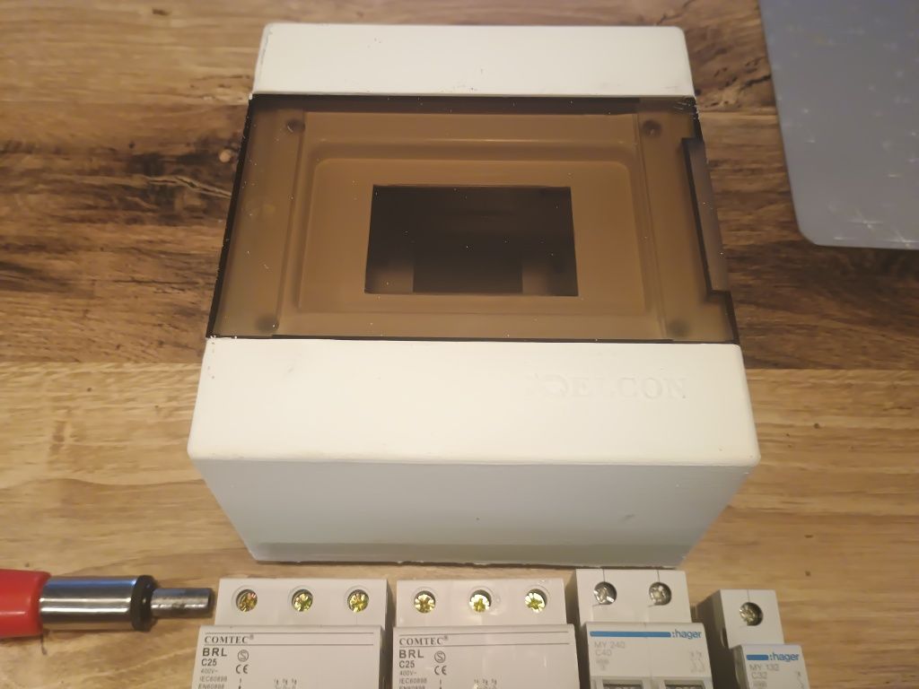 Siguranțe automate ,380 v -220 v,tablou,comutator 100 A