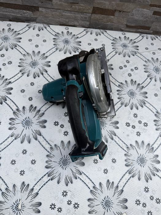 Ръчен акумулаторен циркуляр Makita DSS501Z / 18 V, диск 136 мм /