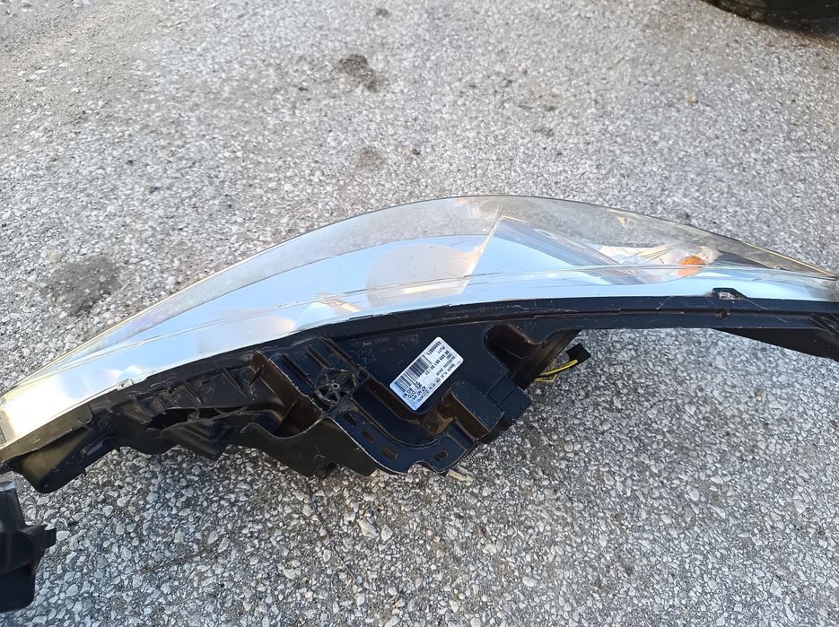 Фарове Пежо 207 .