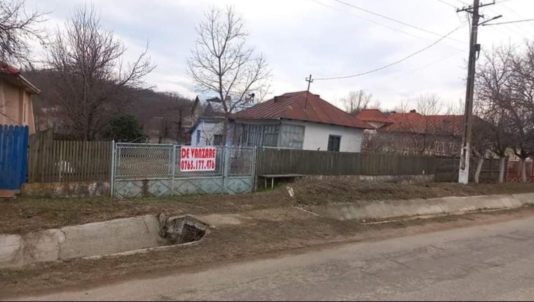 Casă bătrânească de vânzare+teren 3400 mp Tătulești-Olt