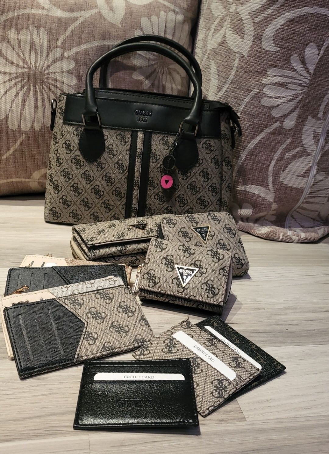 Клъч чанта Guess