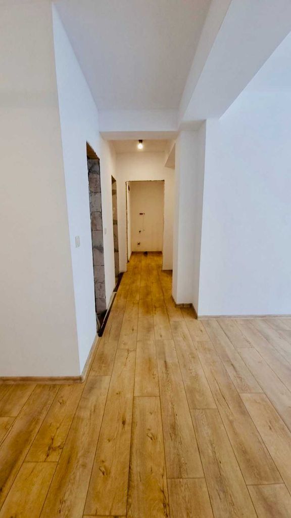 Продава се Тристаен апартамент в Варна, м-т Св. Никола - 92 кв.м за 1086 €/кв.м - Снимка #1
