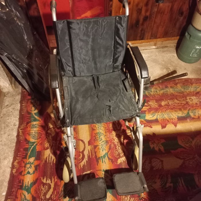 инвалидна количка.