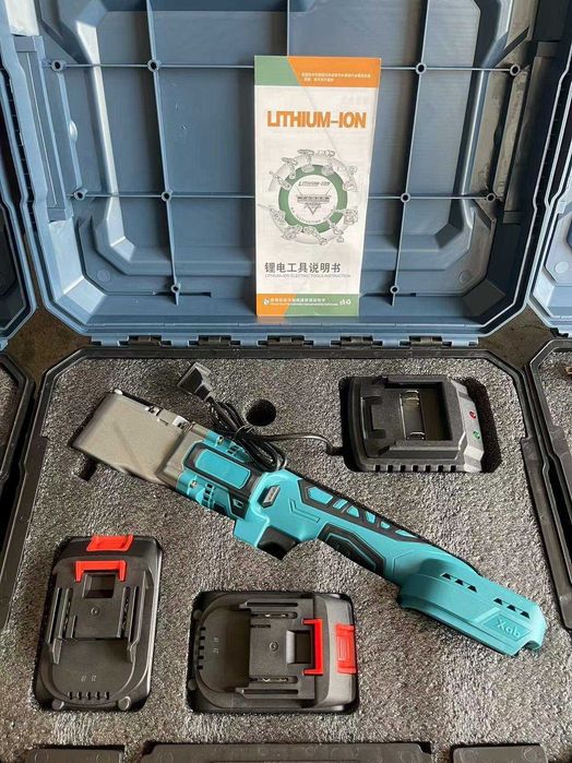 Cheie de Impact cu Clichet, 500 Nm, cu Incarcator si 2 Baterii 4 Ah