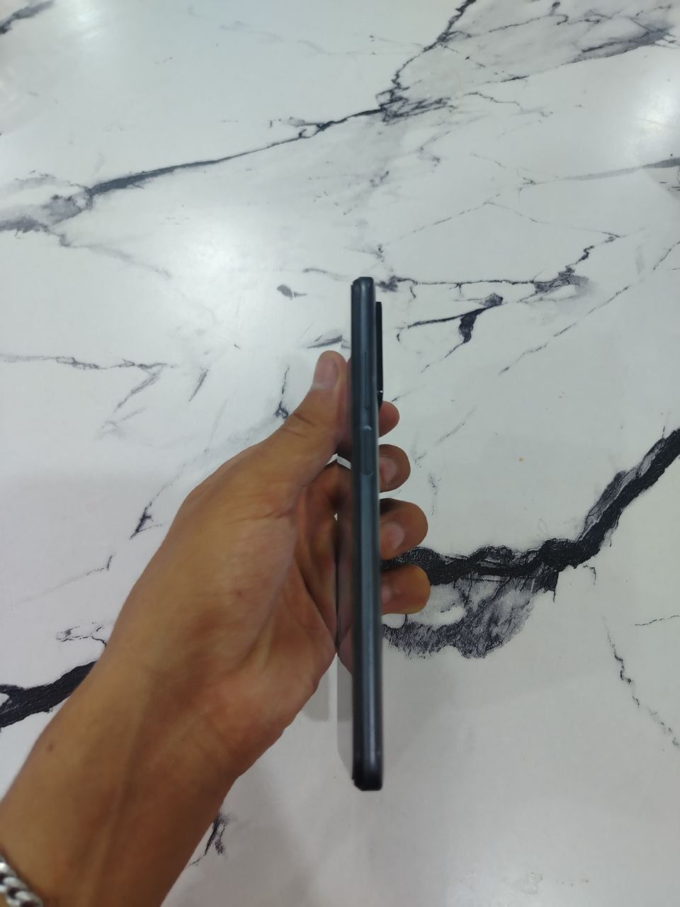 Redmi 11 128 gb rangi qora karopka documentli aybi yoʻq pul zarl