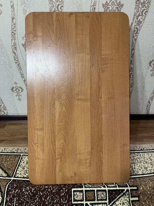 Продам кухонный стол со стульями