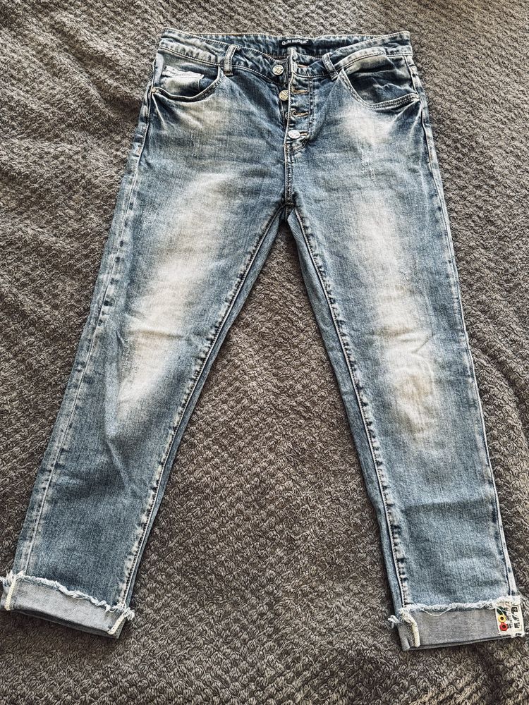 Продавам нови дънки (2 чифта) М-38